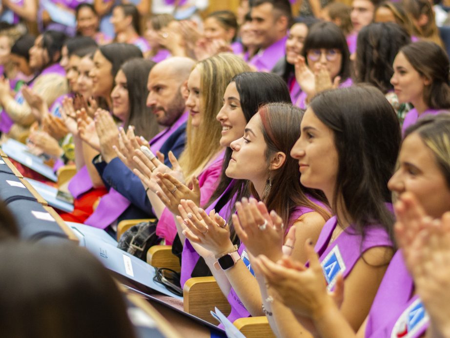UNEATLANTICO为2021-2022届毕业生举办了隆重的五次毕业典礼